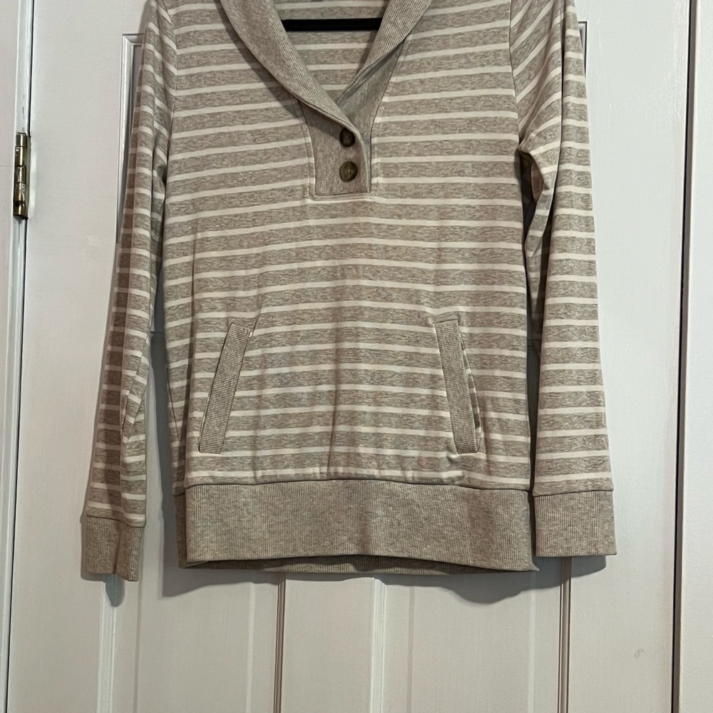 #124 BANANA REPUBLIC BEIGE AND WHITE STRIPED PULLOVER WITH POCKETS SMALL